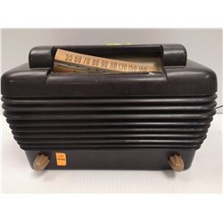 1940S BAKELITE STROMBERG CARLSON RADIO