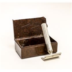 ANTIQUE GILLETTE SAFETY RAZOR IN CASE