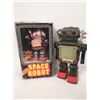 Image 1 : VINTAGE SPACE ROBOT TOY IN BOX