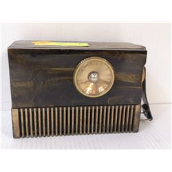 1940S SWIRL BAKELITE RCA TUBE RADIO