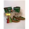 Image 1 : PAIR OF LADIES BEADED MOCCASINS FUR TRIMMED