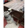 Image 2 : ANTIQUE KEROSENE HEATED CHICKEN HATCHING TABLE