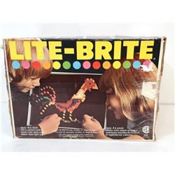 1976 LIGHT- BRITE SET WITH PEGS (USED)