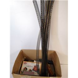 VINTAGE HO TRAIN SET WITH TRACK