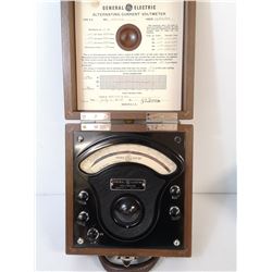 1950S GE VOLTMETER IN WOODEN CASE