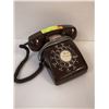 Image 1 : VINTAGE BROWN PLASTIC ROTARY PHONE