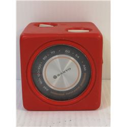 VINTAGE SANYO DICE TRANSISTOR RADIO
