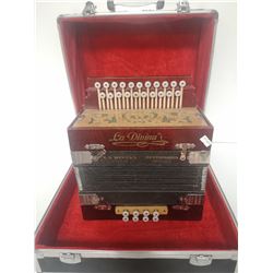 ANTIQUE LA DAVINA GERMAN ACCORDION WITH CASE
