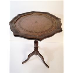 ANTIQUE LEATHER TOP OCCASIONAL TABLE.