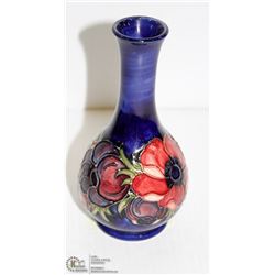 1930S MOORCROFT VASE