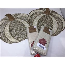 Lot of Harvestplacemats and napkins