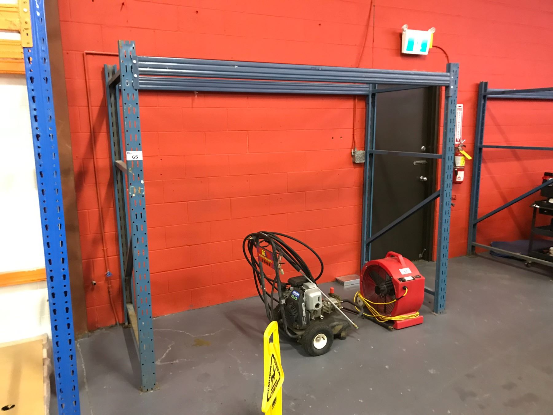 5 - BLUE 7 FT LIGHT DUTY PALLET RACKING UPRIGHTS, 6 - 8 FT CROSS BEAMS