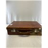 Image 2 : Old Leather Suitcase Full Of Paper Stuff