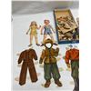 Image 2 : 4 Old Vintage Paper Dolls, Lots Of Outfits