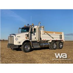 2015 KENWORTH T800B T/A DUMP TRUCK