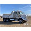 Image 2 : 2015 KENWORTH T800B T/A DUMP TRUCK