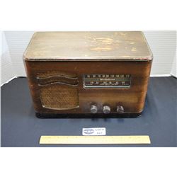 1940s Canadian Westinghous 560A Shortwave Radio