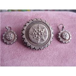 VICTORIAN ETRUSCAN SILVER EARRINGS & BROOCH SET#1317211