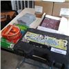 Image 1 : Lot of sandpaper, wax thermal blanket and more