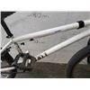 Image 2 : WHITE HARO BIKE