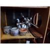 Image 1 : CEILING FAN NEEDS REPAIR AND PLANTERS