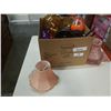 Image 4 : Box of vintage collectible, amber glass, lamp and more