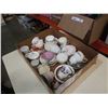 Image 1 : TRAY OF CHINA CUPS AND SAUCERS