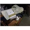 Image 4 : BOX OF HAIRDRESSING SUPPLIES, PRACTICE HEADS, ETC