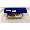 Image 1 : LOT OF VINTAGE BOOCHES AND PINS AND CASE OF VINTAGE NECKLACES