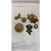 Image 2 : LOT OF VINTAGE BOOCHES AND PINS AND CASE OF VINTAGE NECKLACES
