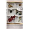 Image 3 : Tray of pendants and jewelry