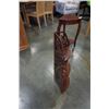 Image 7 : CORNER ENDTABLE AND WOOD KNICKNACK SHELF