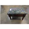 Image 2 : TINY VINTAGE STOOL