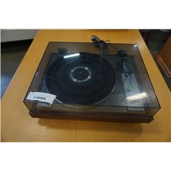 REALISTIC R-8010  BELT DRIVE RECORD PLAYER