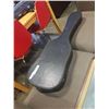 Image 8 : VINTAGE HARMONY H-801 GUITAR IN CASE