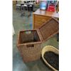 Image 10 : WICKER HAMPERS AND BASKETS