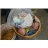 Image 3 : WICKER HAMPERS AND BASKETS