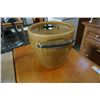Image 5 : 4 DECORATIVE VASES - TALLEST APPROX 2 FOOT