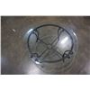 Image 3 : 3 PIECE ROUND METAL GLASSTOP COFFEE TABLE SET