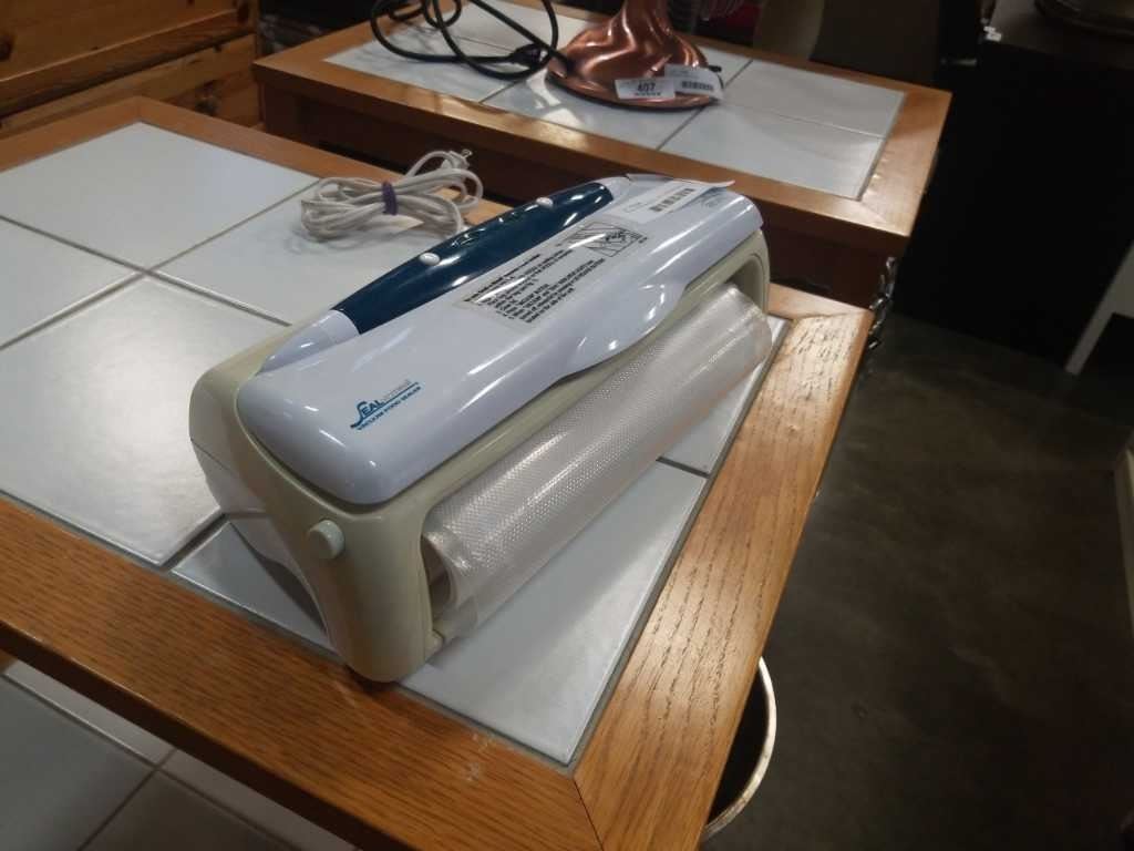 RIVAL SEALAMEAL VACUUM SEALER W/ ROLL OF BAGS TESTED WORKING
