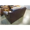 Image 10 : LEATHER LOVESEAT