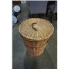 Image 2 : WICKER HAMPER WITH LID AND DECORATIVE FLOOR LAMP