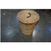 Image 3 : WICKER HAMPER WITH LID AND DECORATIVE FLOOR LAMP