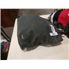 Image 3 : LOT OF NEW HATS AND SATIVA HANDBAG