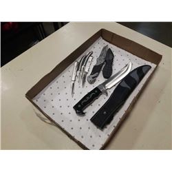 TRAY OF KNIVES - CHOPPER FULL TANG FIXED BLADE, MTECH FOLDING KNIVES, RESCUE KNIFE AND OTHER KNIVES