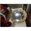 Image 4 : TRAY OF XMAS DECOR AND MIRROR