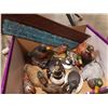 Image 2 : 2 BOXES OF BIRD FIGURES, COLECTABLES, FLASKS