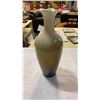 Image 4 : Porcelain turtle, peguin and 2 vases