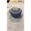 Image 8 : Tray of english wedgewood plates