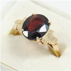 Lady's 14K Yellow Gold Garnet Ring - Size 8. Total weight of 4.51 grams.